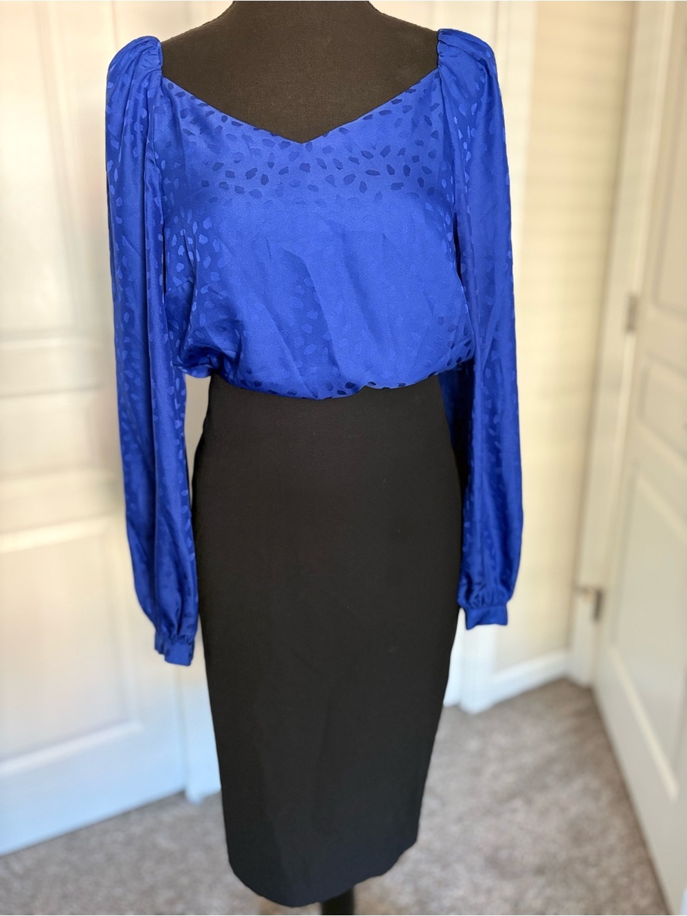 Ann Taylor Black Knee Length Pencil Skirt - Office, Classic, Closet Staple - Picture 7 of 12